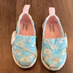 Tom’s T5 rainbow shoes